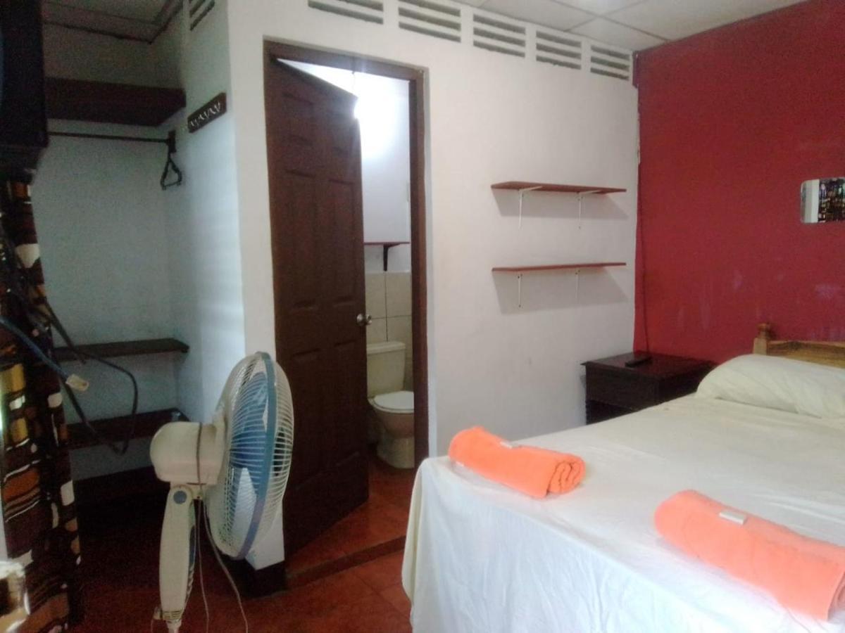 Hostal El Jardin León Екстериор снимка