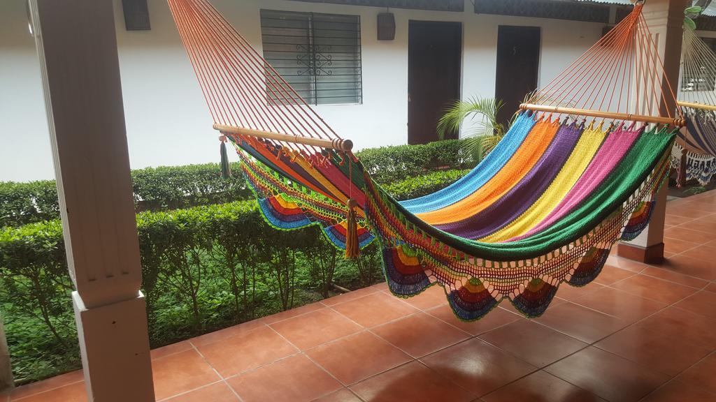 Hostal El Jardin León Екстериор снимка
