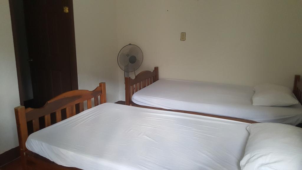 Hostal El Jardin León Екстериор снимка